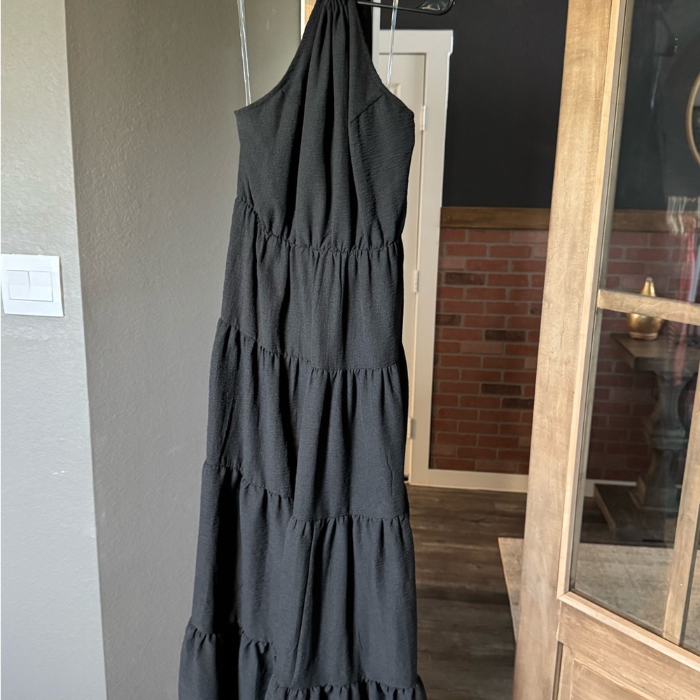 Elegant Black Halter Maxi Dress